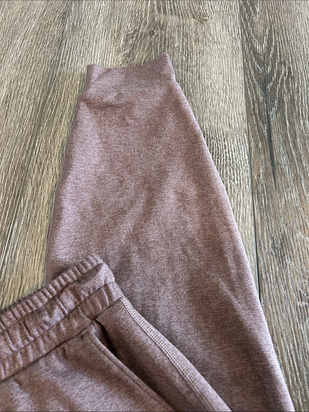 Vuori Women’s Joggers - Picture 7 of 7
